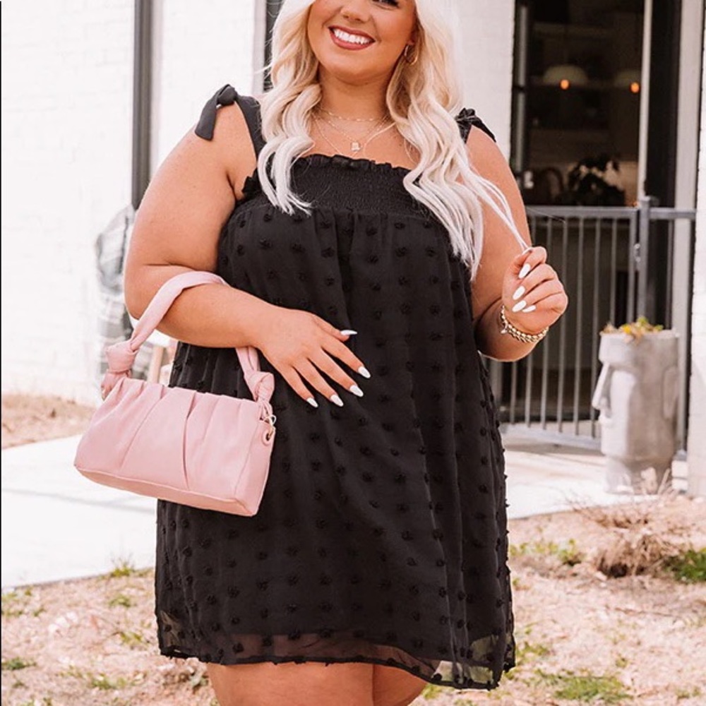 Hollywood Affair Shift Dress in Black